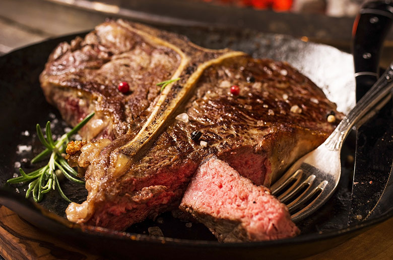 An authentic Fiorentina steak (c) Shutterstock.com